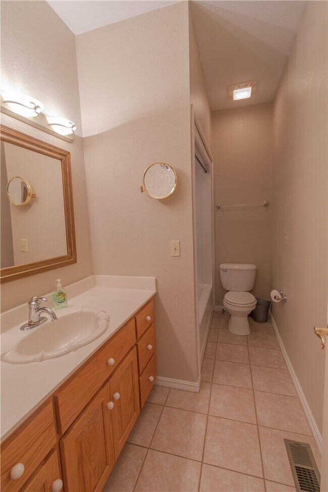 Building Photo - 20781 Low Gap Rd