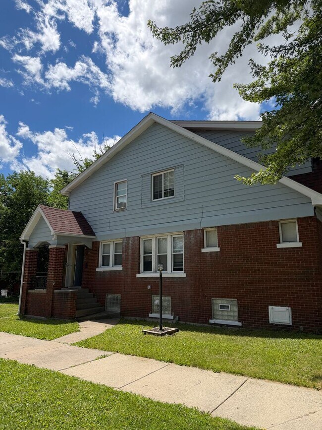 Building Photo - 11790 Outer Dr E