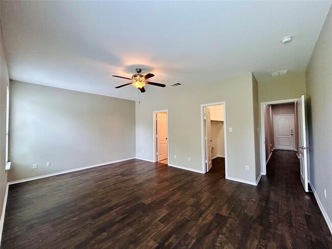 Building Photo - 14200 Lake Victor Dr