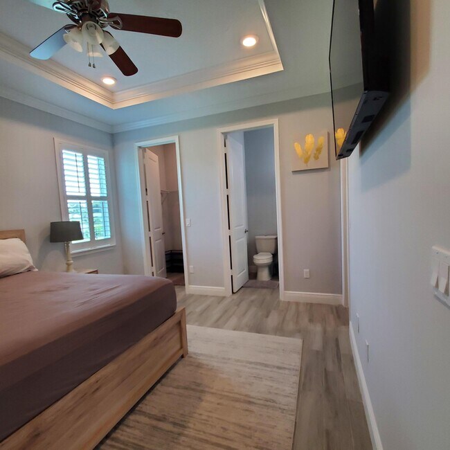 Building Photo - 2161 SE Sunflower St