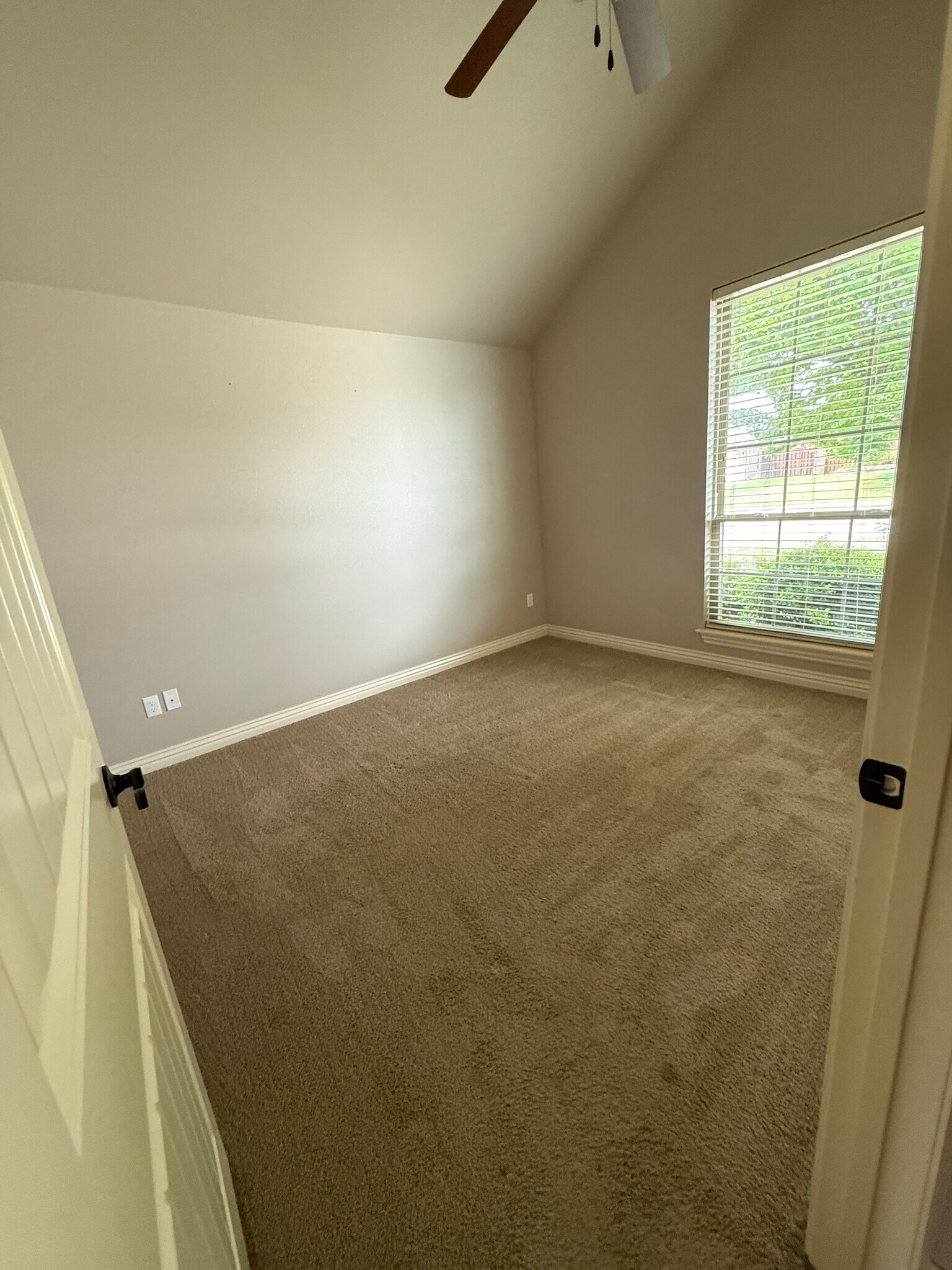 Building Photo - 6405 S 49th St