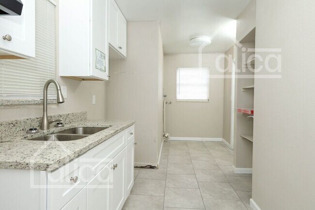 Building Photo - 2242 Willie Mays Pkwy