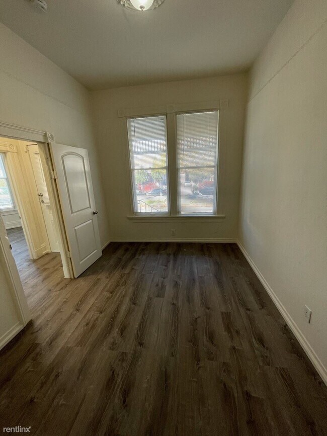 Building Photo - 723 27th St