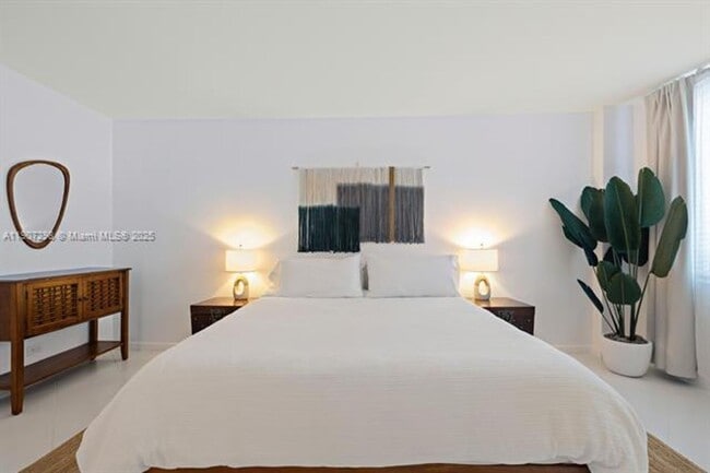 Building Photo - 2301 Collins Ave