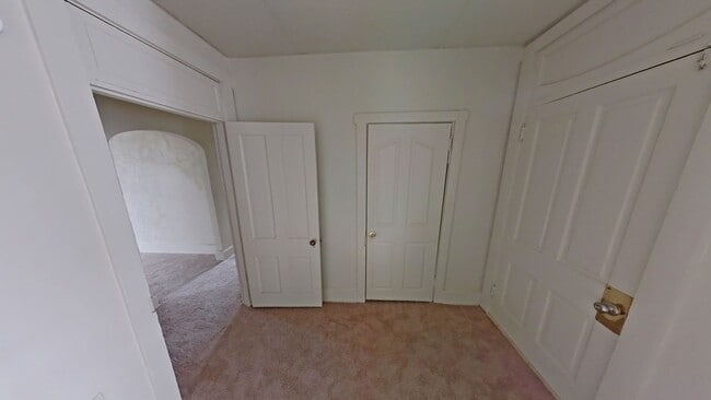 Building Photo - 1 S Market St