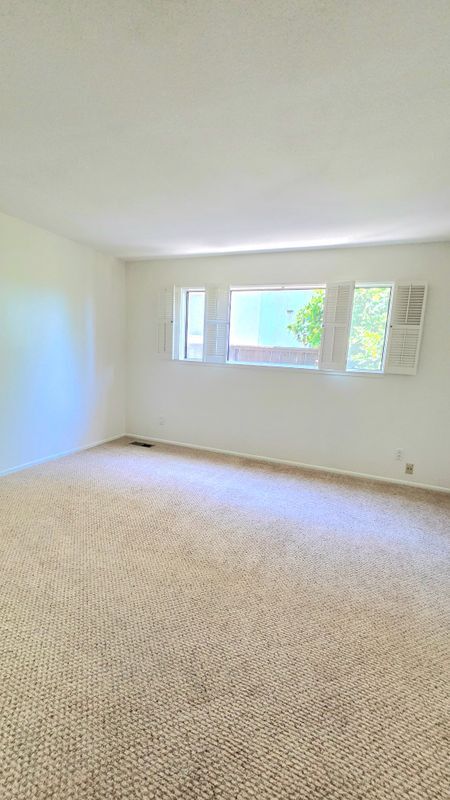 Building Photo - 6480 Havenside Dr