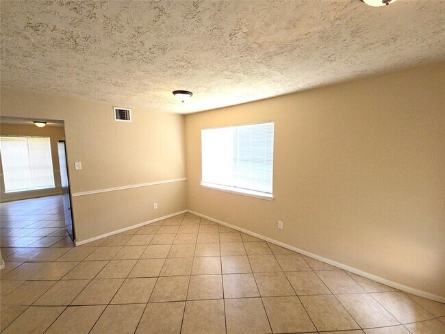 Building Photo - 4718 Reynaldo Dr