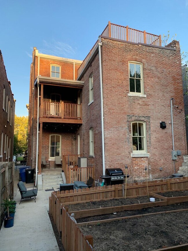 Building Photo - 3325 Indiana Ave