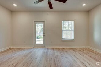 Building Photo - NEWER LUXURY TOWNHOME IN SANTA ROSA BEACH