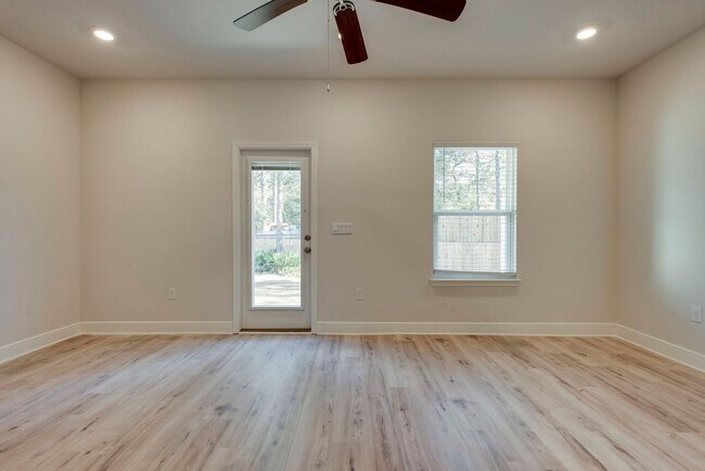 Primary Photo - NEWER LUXURY TOWNHOME IN SANTA ROSA BEACH