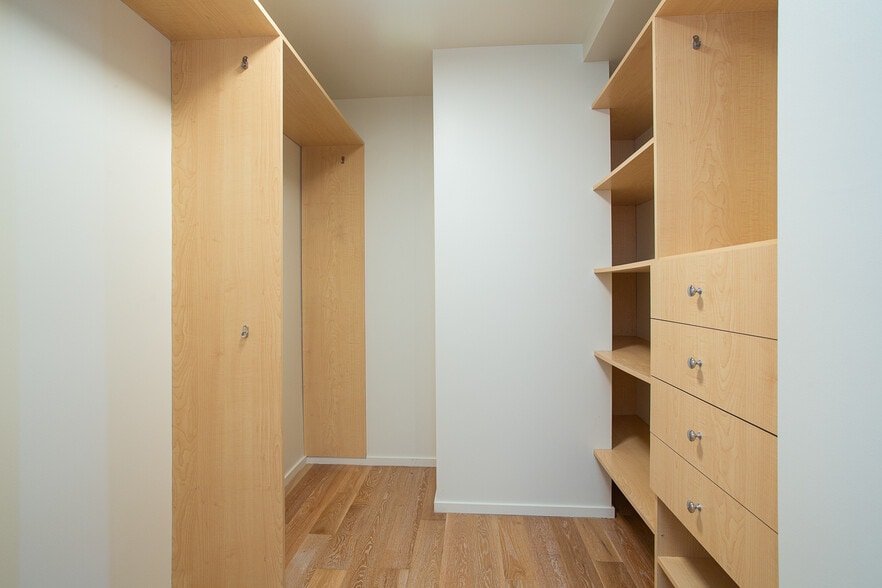 Building Photo - 8639 Whitworth Dr