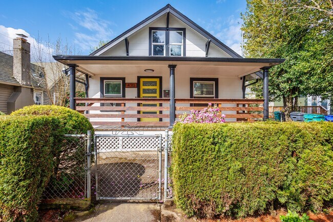 Building Photo - 4313 N Kerby Ave