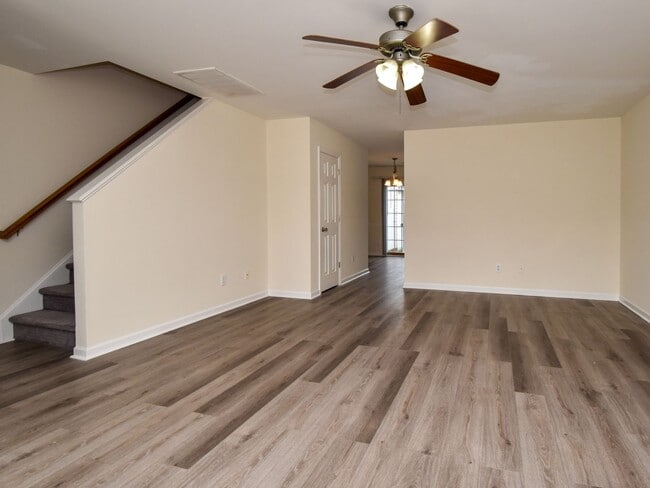 Building Photo - Charming 3-Bedroom Townhome in Prime Winst...