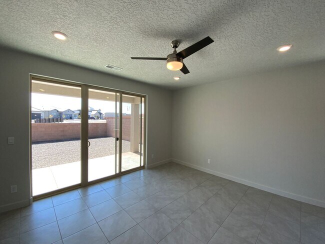 Building Photo - 3 Bedroom Single Story New Build in Lomas ...