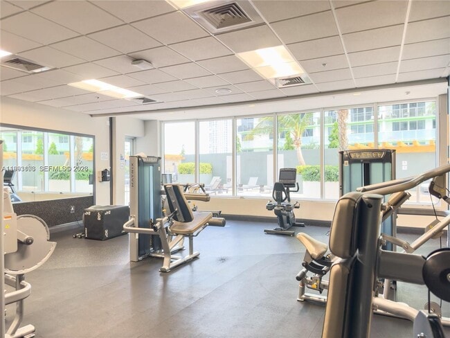 Building Photo - 1750 N Bayshore Dr