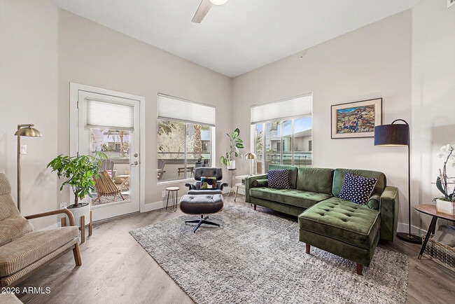Building Photo - 945 E Playa Del Norte Dr