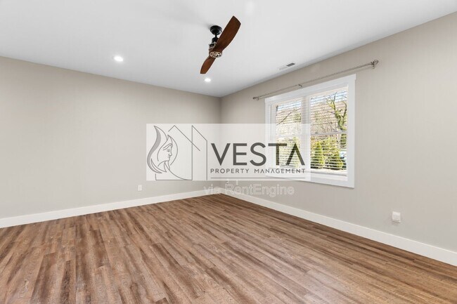 Building Photo - 113 Stone Dr