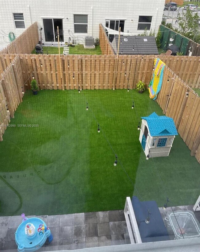 Building Photo - 1513 SE 26th Ter