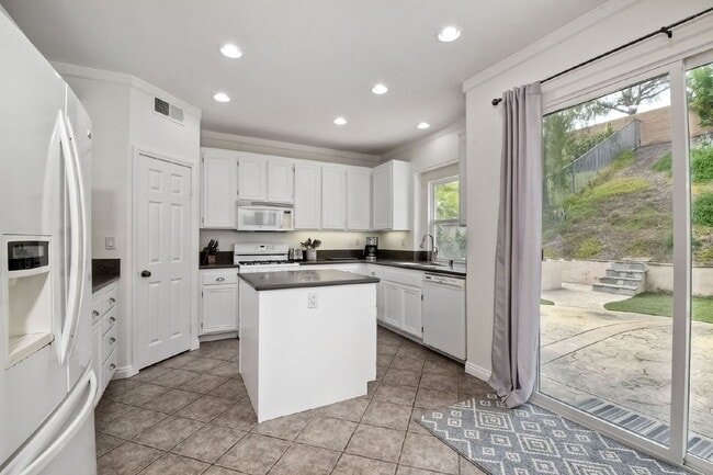 Building Photo - "Spacious 4-Bedroom Retreat in Rancho Carrillo Carlsbad: 2.5 Baths & 2,113 Sq. Ft. of Comfort!"