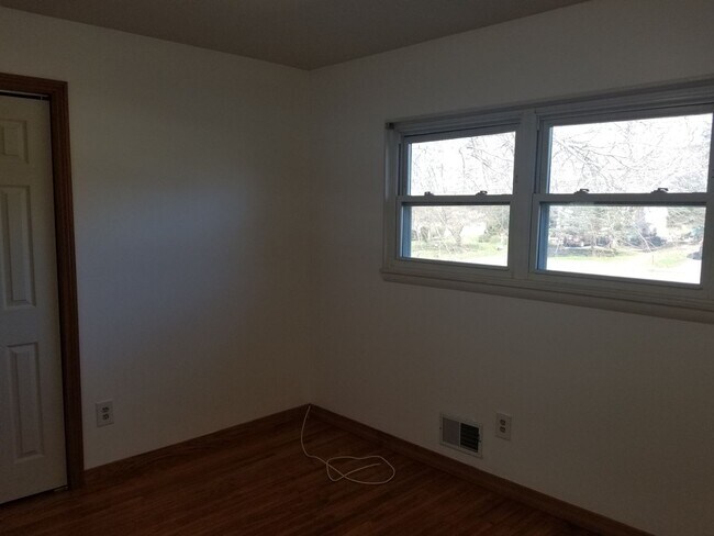 Building Photo - 577 Pinnacle Rd