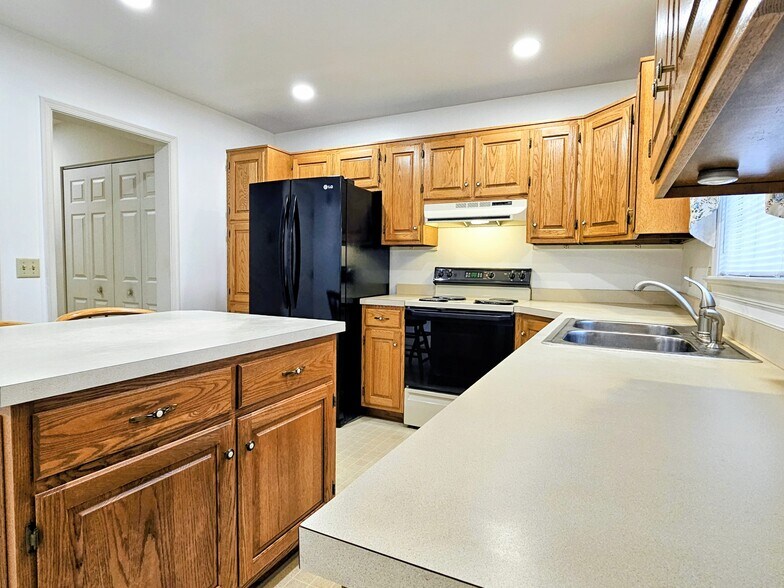 Building Photo - 357 Acorn Cir