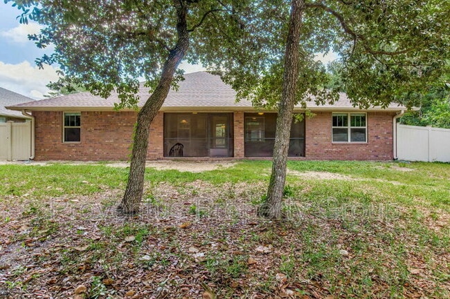 Building Photo - 3111 Hickory St