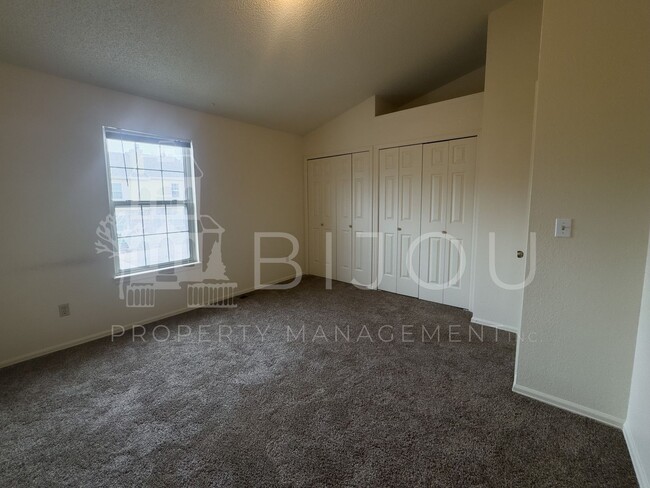 Building Photo - Gold Hill Townhome