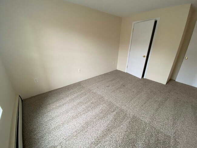 Building Photo - 96 Powers St