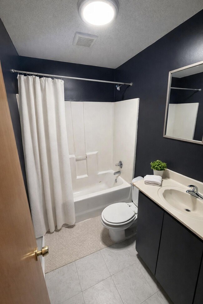 Building Photo - 3640 Fairmont Ave