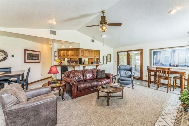 Building Photo - 404 Anderson Dr