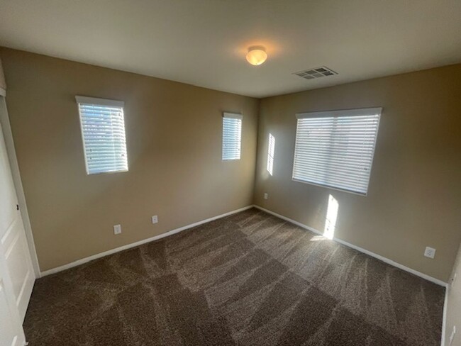 Building Photo - FANTASTIC SUMMERLIN WEST HOME!!!! LOCATED ...