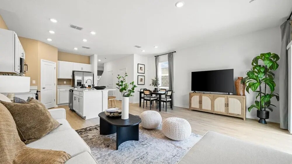 1st floor - 7129 Pinelit Cv