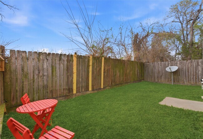 Building Photo - 408 Eichwurzel Ln