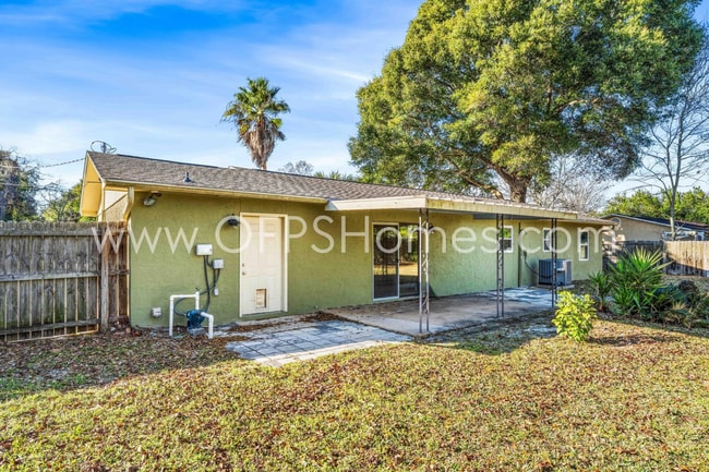 Building Photo - AVAILABLE NOW... 3/2 in Destin!!