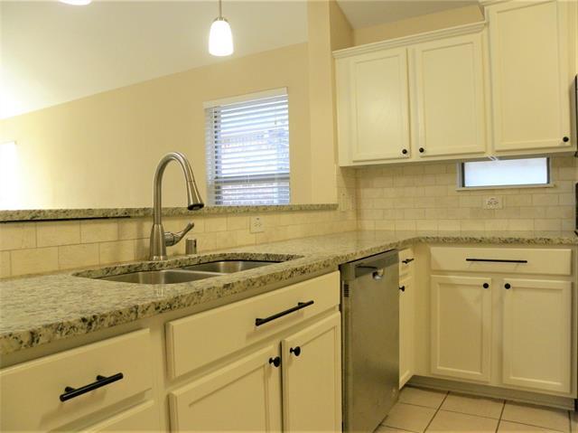 Building Photo - 1704 Flamingo Dr