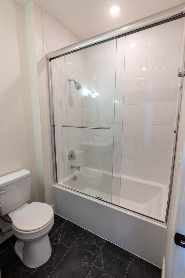 Building Photo - New Construction 4bd/3ba Townhouse