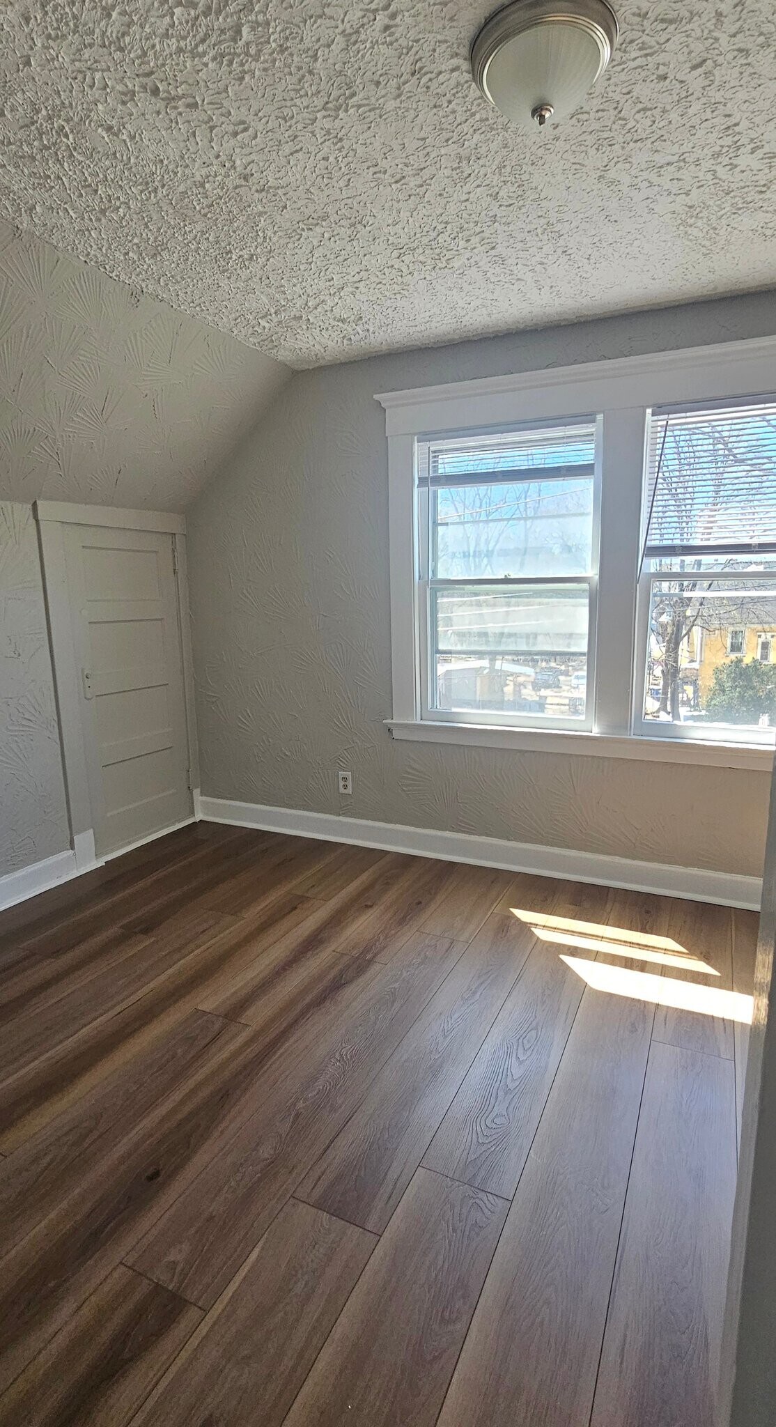 Building Photo - 83 Gibbs St