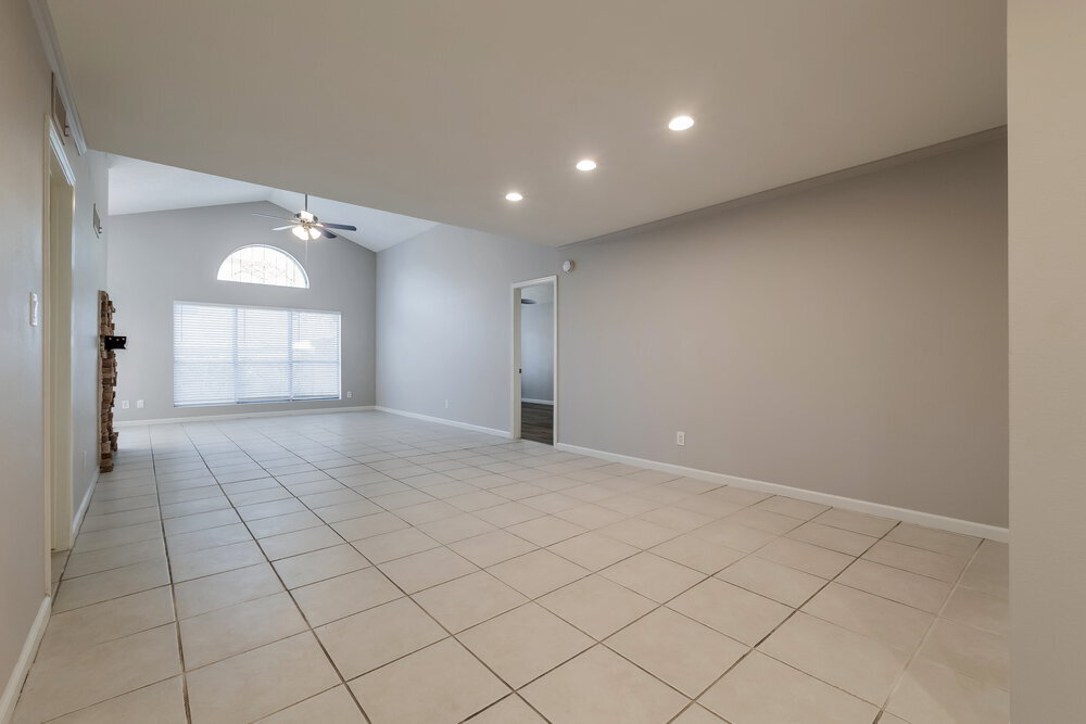 Building Photo - 517 E Kristal Way