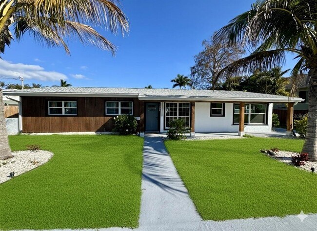 Building Photo - 1500 Carson Cir NE