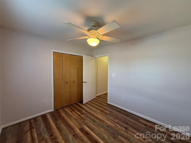 Building Photo - 336 Valley Glen Ct NW