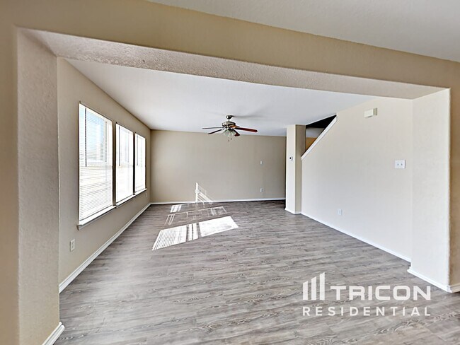 Building Photo - 2107 Hollow Cir