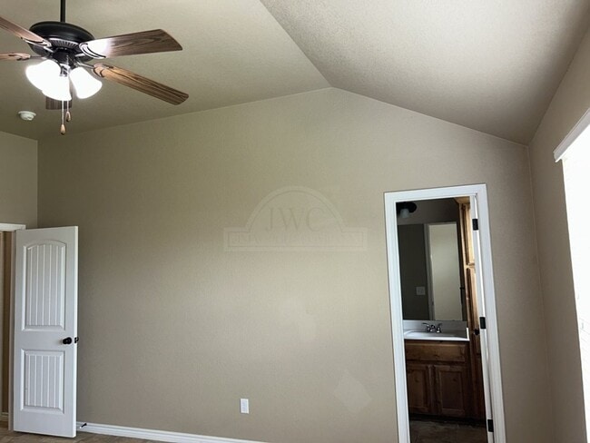 Building Photo - 504 Sladecek Dr