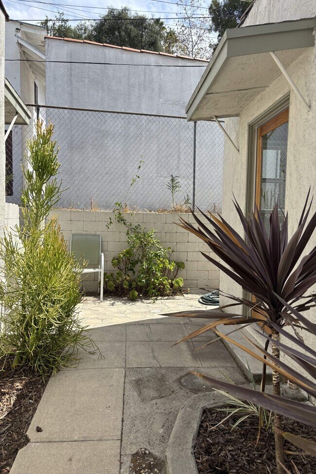 Building Photo - 4850 Floristan Ave