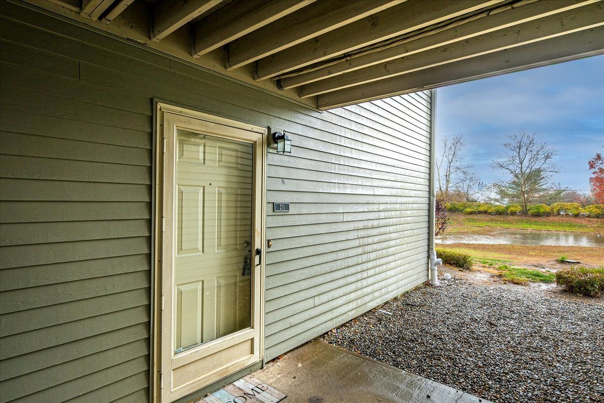 Building Photo - 211 Ravens Crest Dr