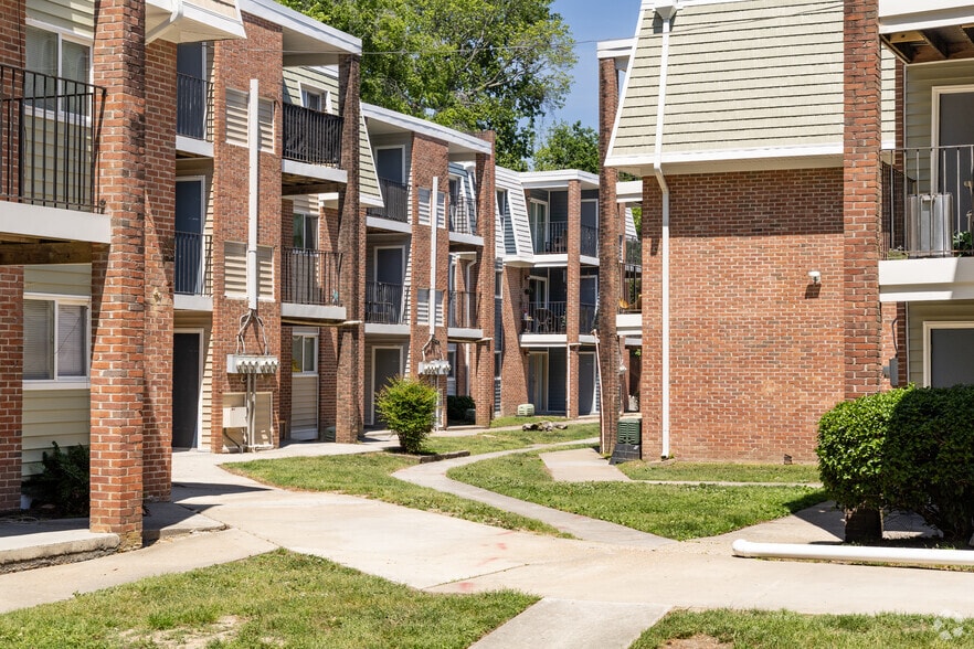 Building Photo - Flats at Newport Crossing