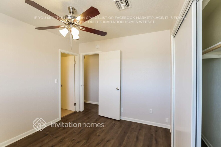 Building Photo - 1635 E Violet Dr