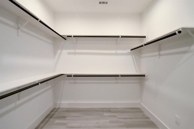 Building Photo - 4304 Sondick Ct