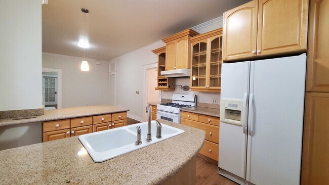 Building Photo - 1720 N Pearl St