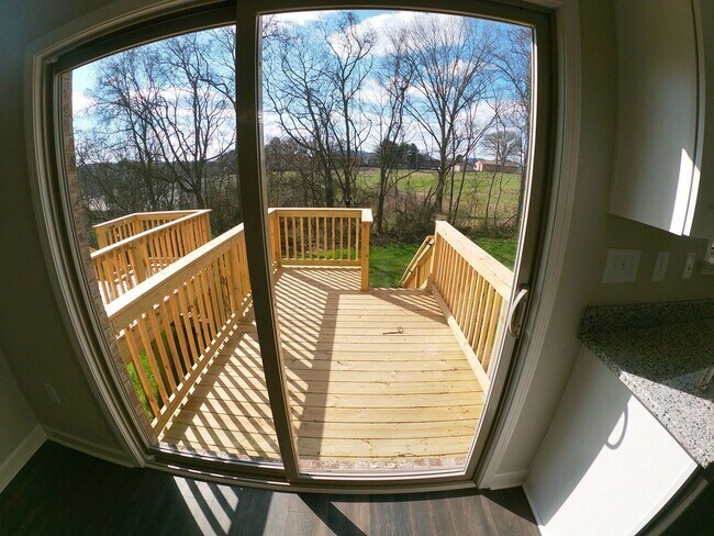 Building Photo - For Lease - Townhome. Hartsville, TN