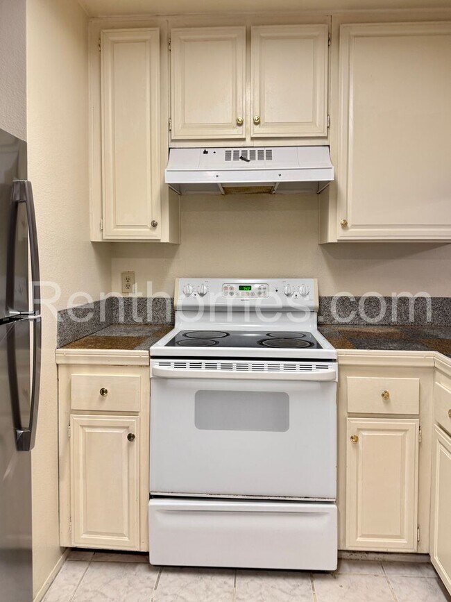 Building Photo - 3847 Camino Lindo